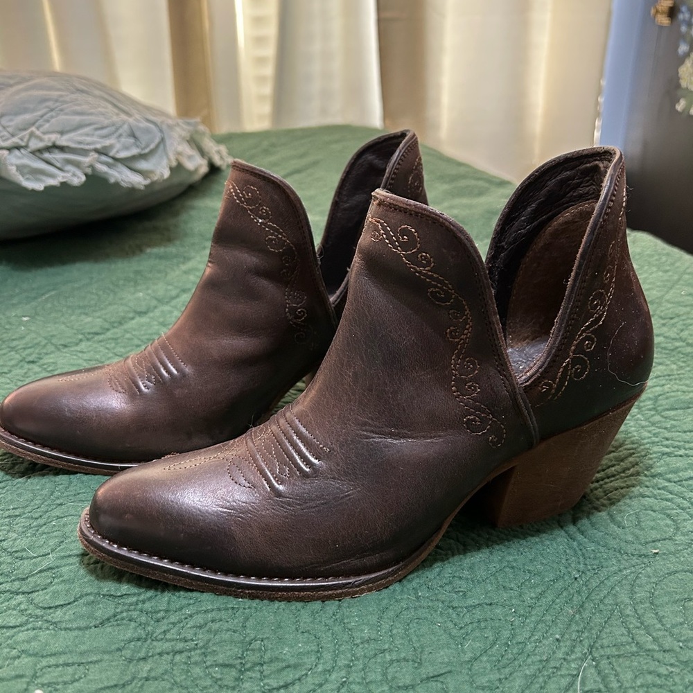 Ariat Dark Brown Dixon Leather Ankle Booties Sz 8